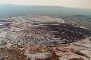 Paul: The pit, close up, 1.5 miles wide at the top, terraced to the bottom, with huge flat mesas of mine tailings to the north-east (not in photo but visible from Google Earth) also suitable for landings and intergalactic conference center buildings."