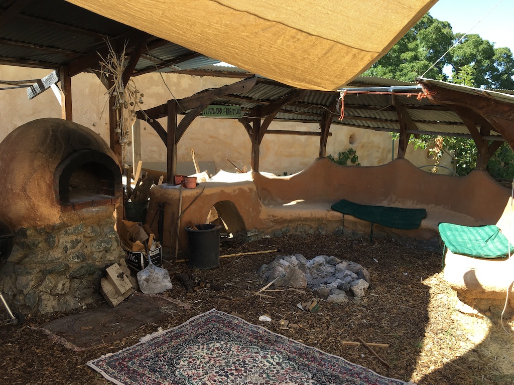 cob-oven-and-cob-seating-area